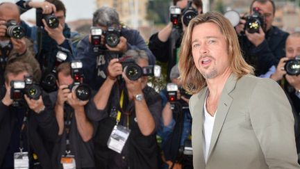 Brad Pitt pr&eacute;sente le film "Killing Them Softly"&nbsp;&agrave; Cannes, le 22 mai 2012. (ALBERTO PIZZOLI / AFP)