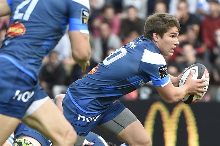 Antoine Dupont en 2015 sous le maillot de Castres, ici lors d'un match à Toulouse. (PASCAL PAVANI / AFP)