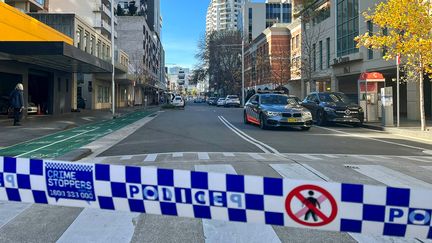 Un bandeau de la police australienne, à Sydney, le 27 juin 2023. (ANDREW LEESON / AFP)