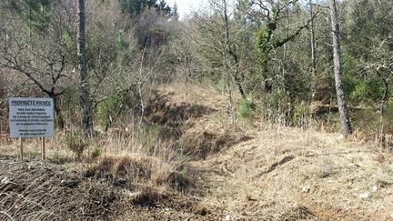 &nbsp; (Le paradis empoisonné des riverains des anciennes mines de la commune de Saint-Félix-de-Pallières  © RF/ Anne-Laure Barral)