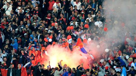 Les supporters du PSG au Parc des Princes, &agrave; Paris, le 18 septembre 2012, lors d'un match de Ligue des champions contre le Dynamo Kiev. (MYSTY / SIPA)