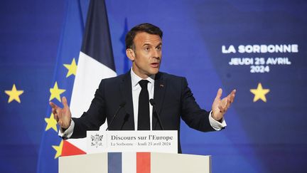 Emmanuel Macron prononce un discours sur l'avenir de l'Union européenne à la Sorbonne, à Paris, le 25 avril 2024. (CHRISTOPHE PETIT TESSON / AFP)