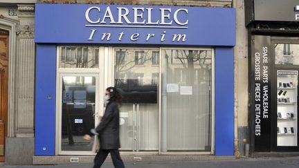 Une agence d'interim à Paris, le 31 août 2021. (SERGE ATTAL / ONLY FRANCE / AFP)