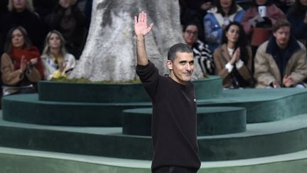 Felipe Oliveira Baptista (au final du défilé Lacoste en février 2018) a été nommé DA de la maison Kenzo, en juillet 2019 (BERTRAND GUAY / AFP)