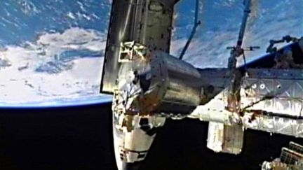 La navette Atlantis à l'approche de l'ISS (AFP - Nasa TV)