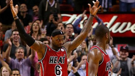 Le V de victoire pour LeBron James et Dwyane Wade avec Miami