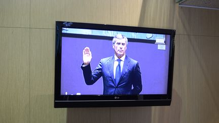 J&eacute;r&ocirc;me Cahuzac pr&ecirc;te serment devant la commission d'enqu&ecirc;te parlementaire, &agrave; Paris, le 23 juillet 2013. (MARTIN BUREAU / AFP)