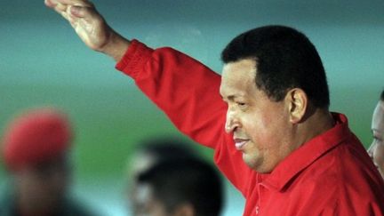 Le président vénézuélien Hugo Chavez à l'aéroport Simon Bolivar de Caracas, le 16 juillet 2011. (AFP PHOTO/JUAN BARRETO)