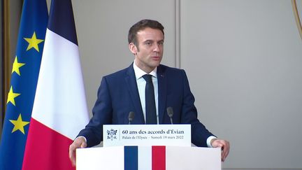 Le président de la République, Emmanuel Macron, le 19 mars 2022 à l'Elysée. (FRANCEINFO)