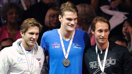 Yannick Agnel (centre) et Fabien Gilot (droite) se sont qualifi&eacute;s pour les JO de Londres, jeudi 22 mars &agrave; Dunkerque. Cl&eacute;ment Lefert (gauche) est arriv&eacute; troisi&egrave;me.&nbsp; (PHILIPPE HUGUEN / AFP)