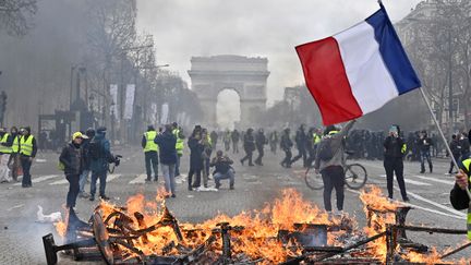 "Gilets jaunes" : les manifestations interdites sur Champs-Élysées