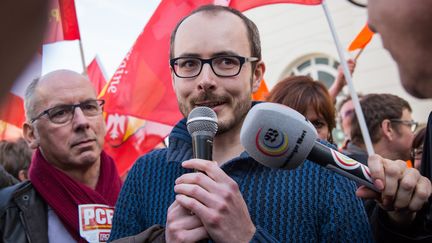 Le lanceur d'alerte Antoine Deltour s'exprime après sa condamnation en appel, le 15 mars 2017, à Luxembourg (Luxembourg). (AURORE BELOT / AFP)