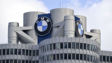 Le siège de BMW à Munich, en Allemagne, le 20 mars 2018. (CHRISTOF STACHE / AFP)