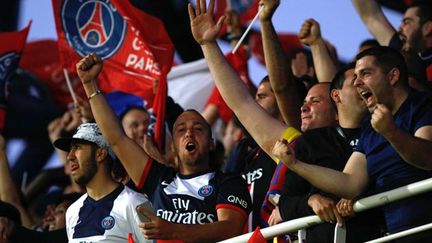 &nbsp; (La joie des supporters du PSG à Montpellier où l'équipe parisienne a été sacrée championne de France © Claude Paris/AP/SIPA)