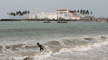 Plus de 40 forts et châteaux ont été utilisés comme centres de négoce, et en particulier pour le commerce des esclaves. Trois de ces châteaux: Cape Coast, Saint-Georges et Saint-Jago, situés à Elmina sur la côte Atlantique, sont inscrits par l'Unesco au Patrimoine mondial de l’humanité. (REUTERS/LUC GNAGO)