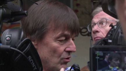 Nicolas Hulot a officiellement annoncé son retrait de la vie politique et publique. Cette décision fait suite à plusieurs accusations d'agressions sexuelles à son encontre. Dans le magazine Envoyé Spécial diffusé le 25 novembre, plusieurs femmes l'accusent de harcèlement et d'agressions sexuelles.&nbsp; (CAPTURE ECRAN FRANCE 2)