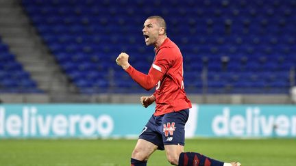 Le Turc du LOSC Burak Yilmaz après la réduction de l'écart contre Lyon, dimanche 25 avril. (PHILIPPE DESMAZES / AFP)