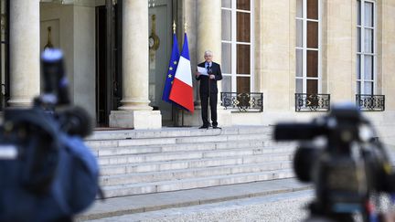 Le 9 avril 2014 - Le secr&eacute;taire g&eacute;n&eacute;ral de l'Elys&eacute;e sortant, Pierre-Ren&eacute; Lemas, sur le perron de Elys&eacute;e. (MARTIN BUREAU / AFP)