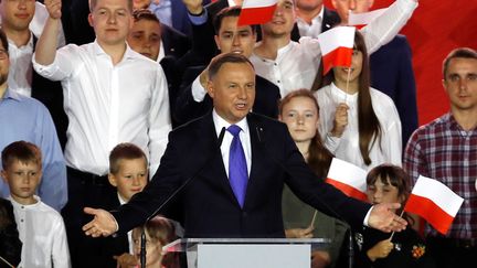 Le président sortant polonais Andrzej Duda&nbsp;lors de la présidentielle à Pultusk, le 12 juillet 2020. (KACPER PEMPEL / REUTERS)