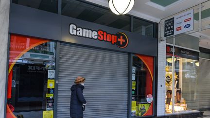 Un magasin de jeux vidéo GameStop à Dublin (Irlande), le 29 janvier 2021. (ARTUR WIDAK / NURPHOTO / AFP)