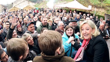 La pr&eacute;sidente du Front national, Marine Le Pen, en avril 2012 &agrave; Brachay (Haute-Marne), l'une des communes qui a le plus vot&eacute; FN aux europ&eacute;ennes de 2014. (FRANCOIS NASCIMBENI / AFP)