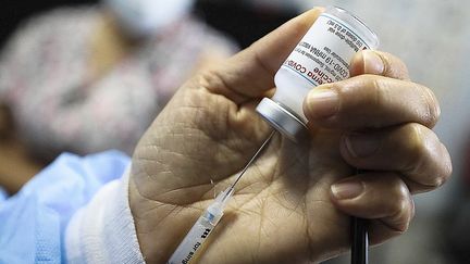 Une dose vaccin Moderna. (ORLANDO SIERRA / AFP)