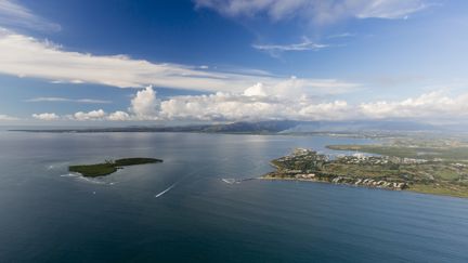 Une vue aérienne des îles&nbsp;Fidji, dans le Pacifique.&nbsp; (MICHAEL NOLAN / ROBERT HARDING PREMIUM / AFP)