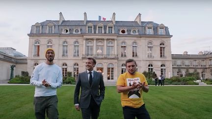 Le président de la République a reçu Mcfly et Carlito dans les jardins de l'Elysée (CAPTURE D'ECRAN/CONCOURS D'ANECDOTES vs LE PRÉSIDENT DE LA RÉPUBLIQUE)