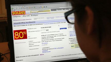 Internet étant mondial et les normes multiples, "il faut privilégier l'autorégulation", selon eric Besson (AFP - Thomas Coex)