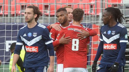 Steve Mounié a ouvert le score sur penalty lors du 16e de finale de Coupe de France opposant Brest à Bordeaux, le 2 janvier 2022 au stade Francis-Le Blé.&nbsp; (JEAN-FRANCOIS MONIER / AFP)