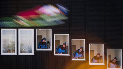 Le Tch&egrave;que&nbsp;Tomas Portyk est observ&eacute; par les juges lors de son saut pendant le championnat du monde de combin&eacute; nordique &agrave; Falun (Su&egrave;de), le 22 f&eacute;vrier 2015. (JONATHAN NACKSTRAND / AFP)