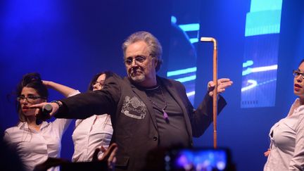 Le chanteur Patrick Hernandez, auteur du tube "Born to be alive", lors d'un concert en Rhône-Alpes. (RICHARD MOUILLAUD / MAXPPP)