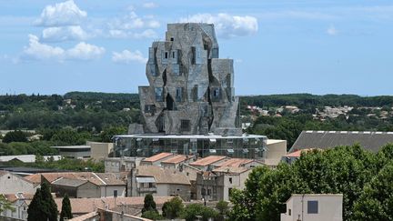 La tour émergeante de la Fondation Luma à Arles, le 24 juin 2021.&nbsp; (PASCAL GUYOT / AFP)