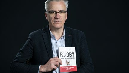 Philippe Chauvin, auteur de "Rugby : mourir fait partie du jeu" (éd. du Rocher). (BERTRAND GUAY / AFP)