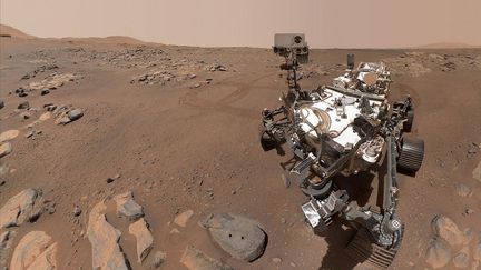 Image publiée par la&nbsp;Nasa, le 10 septembre 2021, montrant le rover Perseverance sur Mars utilisant sa caméra Watson. (NASA / AFP)