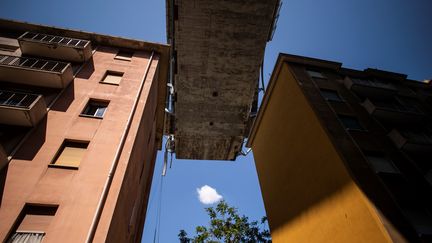 Plus de 600 habitants du quartier du pont Morandi à Gênes ont dû abandonner leur logement pour des questions de sécurité. (MARCO BERTORELLO / AFP)