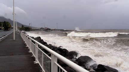 La ville de Basse-Terre après le passage de la tempête tropicale Ernesto, en Guadeloupe, le 13 août 2024. (BRIAN NOCANDY / AFP)