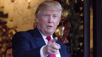 Donald Trump lors d'une conférence de presse à Palm Beach (Floride, Etats-Unis), le 21 décembre 2016. (JIM WATSON / AFP)