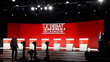 Une photo du plateau de télévision aménagé pour un des débats de la primaire de la gauche, le 15 janvier 2017 à La Plaine Saint-Denis (Seine-Saint-Denis). (BERTRAND GUAY / AFP)