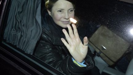 L'opposante Ioulia Timochenko arrive &agrave; Kiev (Ukraine) apr&egrave;s sa lib&eacute;ration, samedi 22 f&eacute;vrier 2014. (ANDREW KRAVCHENKO / AFP)