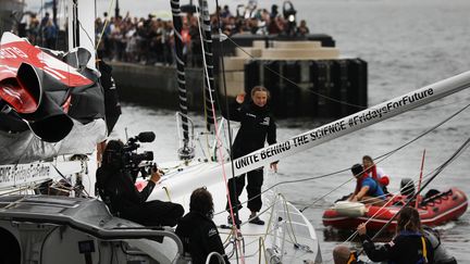 La militante contre le réchauffement climatique Greta Thunberg à son arrivée en bateau à New York, le 28 août 2019, après sa traversée de l'Atlantique. (SPENCER PLATT / AFP)