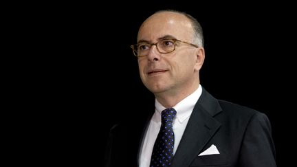 Le ministre de l'Int&eacute;rieur, Bernard Cazeneuve, donne une conf&eacute;rence de presse, le 3 septembre 2014 &agrave; Villacoublay (Yvelines).&nbsp; (KENZO TRIBOUILLARD / AFP)