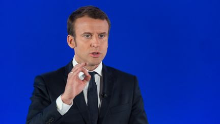 Emmanuel Macron, le 8 avril 2017, lors d'un meeting à Paris. (CITIZENSIDE / SERGE TENANI / AFP)