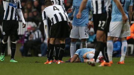 Samir Nasri, le joueur de City, blessé à terre