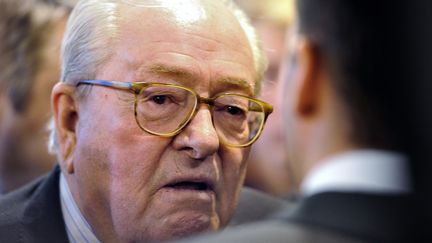 Jean-Marie Le Pen, pr&eacute;sident d'honneur du Front national, &agrave; Lille (Nord), le 19 f&eacute;vrier 2012. (PHILIPPE HUGUEN / AFP)