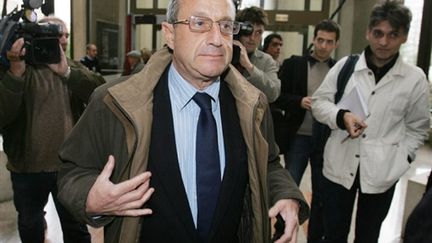 Didier Schuller, ex-conseiller général RPR, au tribunal correctionnel de Créteil, le 18 octobre 2005. (AFP PHOTOS/ Jack GUEZ)