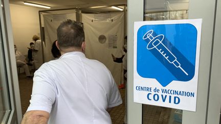 Centre de vaccination à l'hôpital de Mont-de-Marsan (Landes). (RENAUD BIONDI-MAUGEY / RADIO FRANCE)