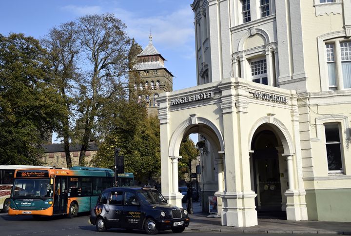 L'Angel Hotel de Cardiff (pays de Galles), lieu mythique de la troisième mi-temps des All Blacks. (FRANCK FIFE / AFP)