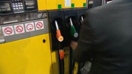 L'Ufip prévoit une baisse du prix des carburants pour mardi prochain. (F3)