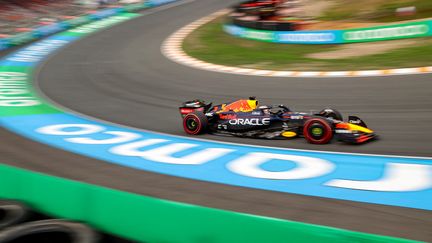 Max Verstappen (Red Bull) lors du Grand Prix des Pays-Bas, le 4 septembre 2022 à Zandvoort.&nbsp; (KENZO TRIBOUILLARD / AFP)